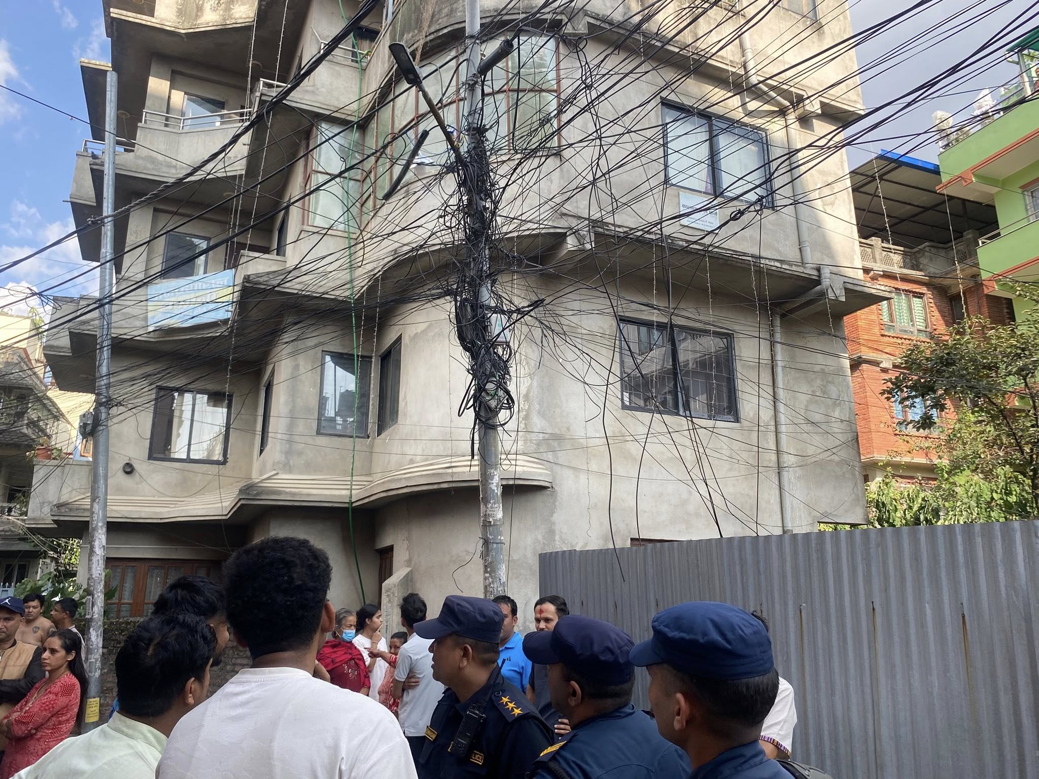 गायिका नीतु पौडेलले गरिन् स्टुडियोमै आत्मदाह प्रयास,कीर्तिपूर अस्पतालमा उपचार हुँदै